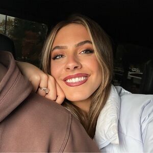 Meet your Posher, Isabelle